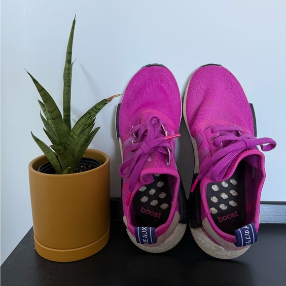 Adidas vivid pink NMD R1 sneakers - size 7.5 M / 9 W - Picture 9 of 10